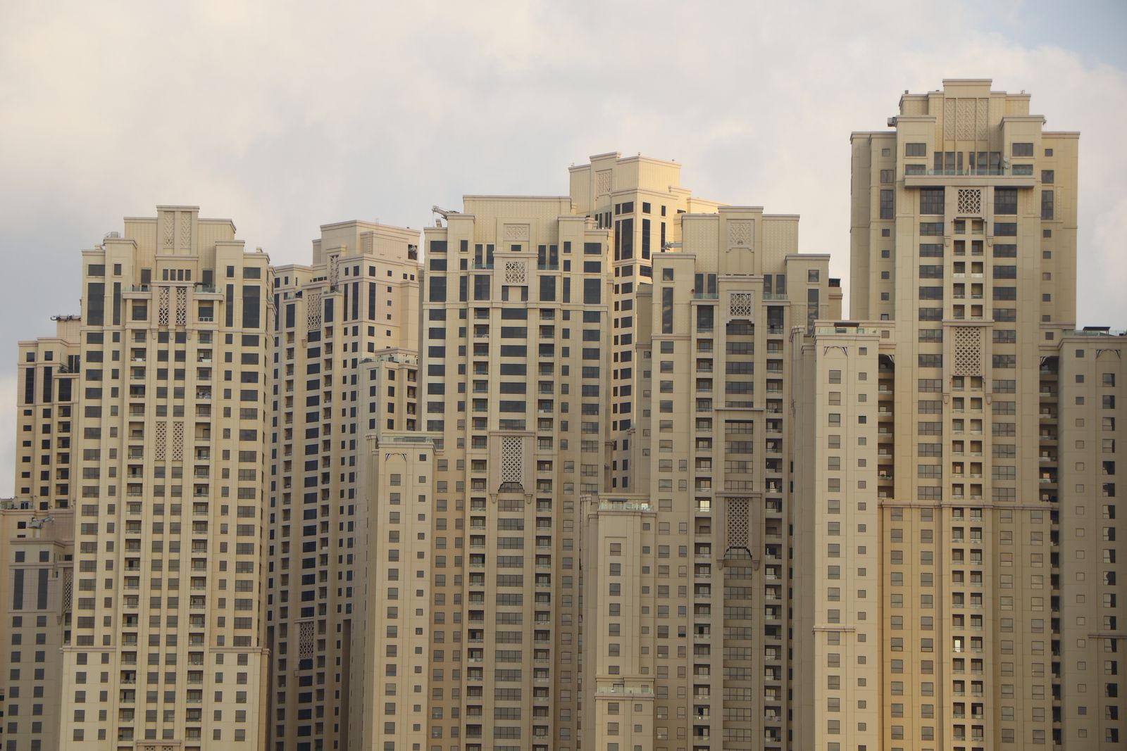 Effektives Navigieren durch die Risiken von Off-Plan-Investitionen in Dubai